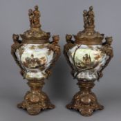 Paar prunkvolle Deckelvasen - 2.Hälfte 19.Jh./um 1900, Porzellankorpus, Metallmontur, bronziert, Wa