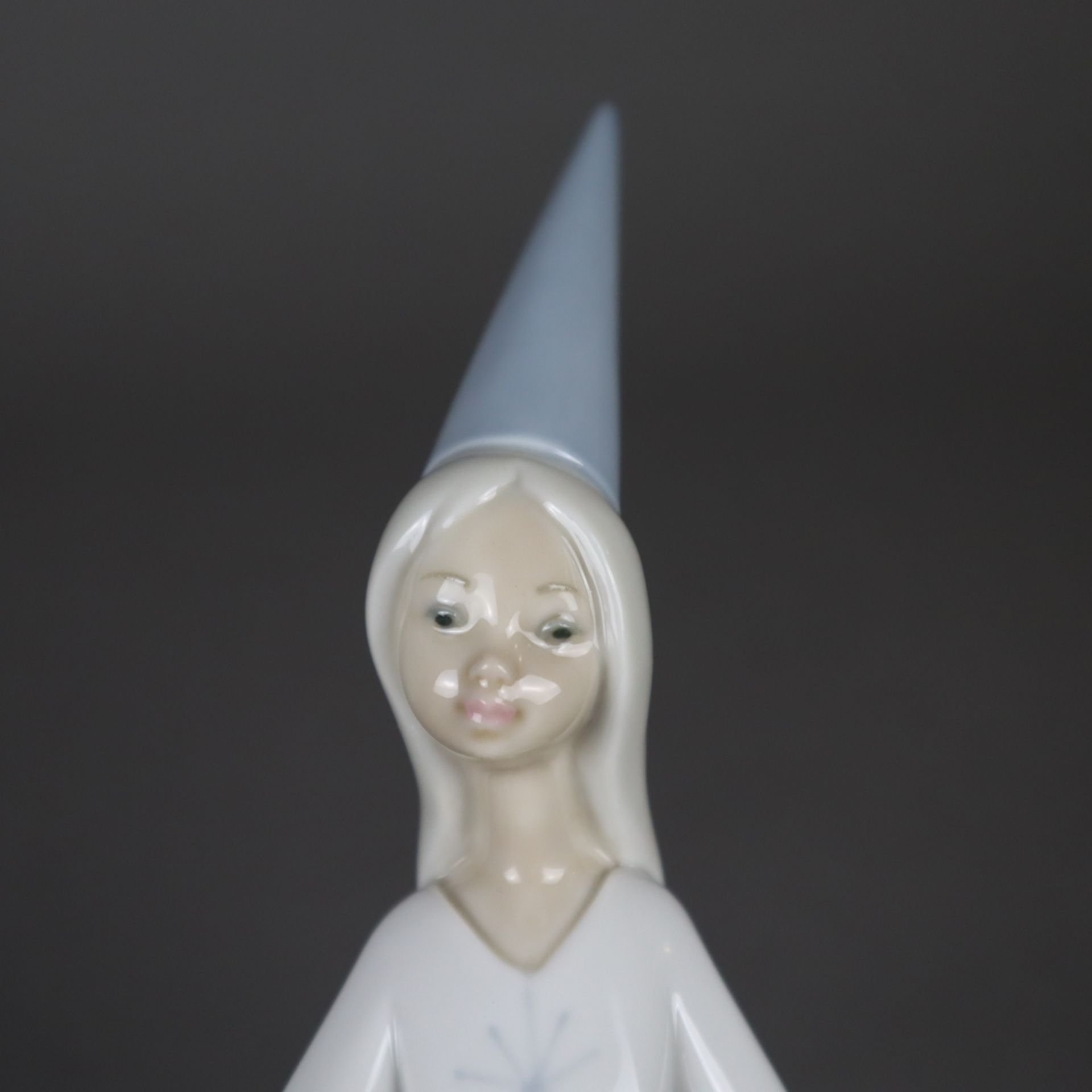 "Fee" - Lladro, Spanien, Porzellan, polychrom bemalt in Unterglasurfarben, Entwurf von Antonio Ruiz - Bild 4 aus 7