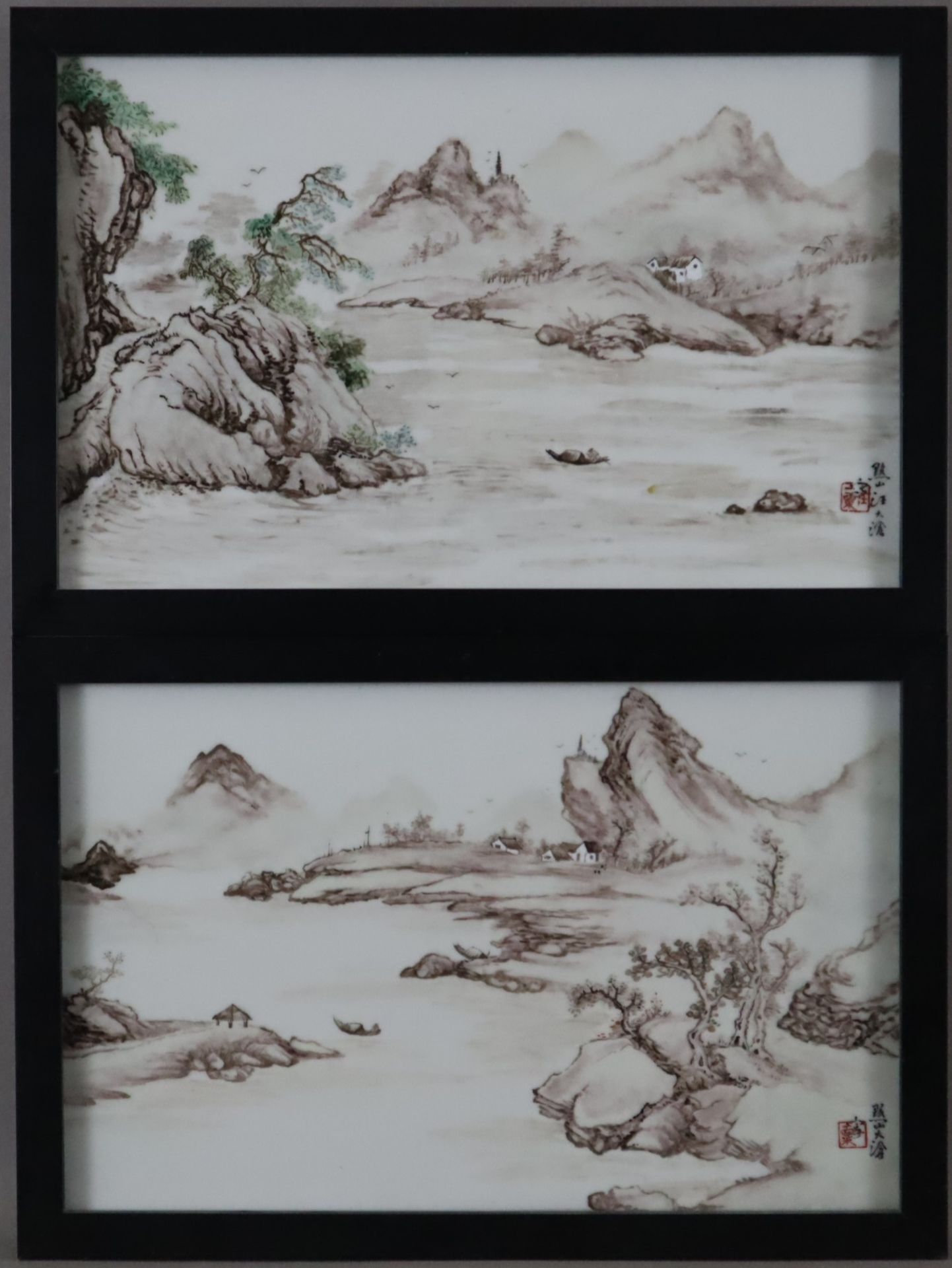 Ein Paar Porzellanbilder - China, rechteckige Porzellanplatten mit Rahmung, in polychromen Emailfar