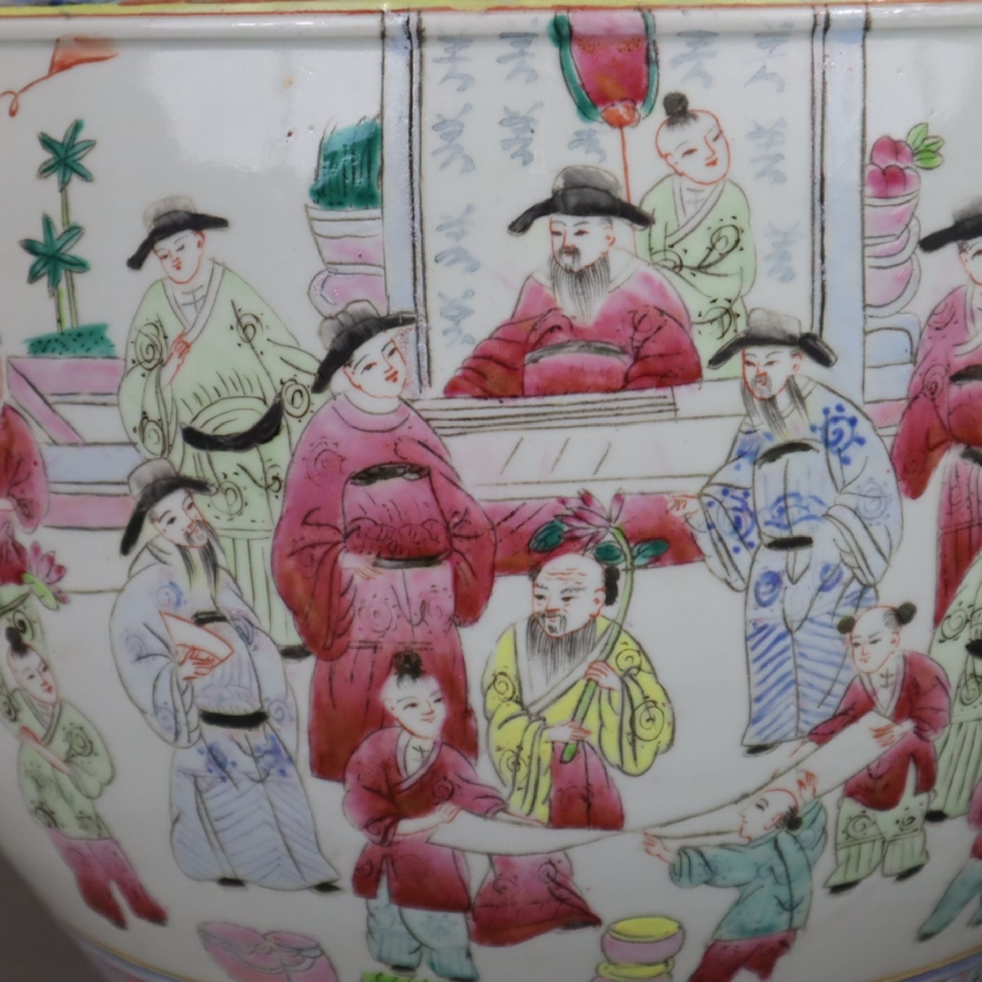 Fishbowl - China, 20.Jh., Porzellan, außen polychrom bemalt in Emailfarben der Famille Rose, in Res - Bild 5 aus 12