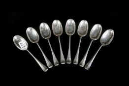 SET OF 8 SILVER SPOONS. SHEFFIELD 1919. SIGNED JR. 480 GRAMS. 7' LONG.