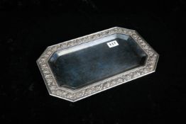 SILVER RECTANGULAR TRAY WITH DECORATIVE EDGING ON BUN FEET. 550 GRAMS. 13' LONG. CONTINENTAL.