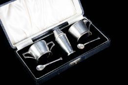 BOXED SILVER ART DECO CRUET SET WITH SPOONS & LINERS