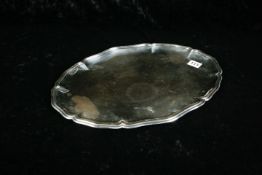 LARGE SILVER OVAL SERVING TRAY. PERFECT CONDITION. 962 GRAMS. HALLMARKS RUBBED.