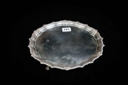 SILVER CIRCULAR TRAY ON 3 FEET. PERFECT CONDITION. 585 GRAMS. 10' DIAMETER. BIRMINGHAM 1973/74.