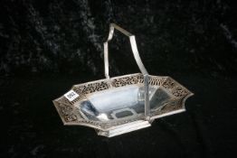 SILVER OPEN WORK CAKE BASKET. 655 GRAMS. SHEFFIELD 1881/82. 11.5 INCHES LONG & 8 INCHES WIDE