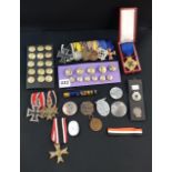 COLLECTION OF GERMAN WW1 AND WW2 MEDALS TO INCLUDE - WW1 IRON CROSS 2ND CLASS, WURTTEMBURG