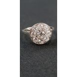 PLATINUM & DIAMOND RING WITH CIRCA 1 CARAT OF DIAMONDS