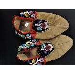 PAIR OF ANTIQUE NORTH AMERICAN INDIAN SLIPPERS/MOCCASINS
