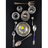 QUANTITY OF SOLID SILVER AND GLASSWARE ITEMS