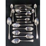 19 PIECES OF ANTIQUE ENGLISH SILVER CUTLERY TO INCLUDE GEORGIAN AND VICTORIAN 911g