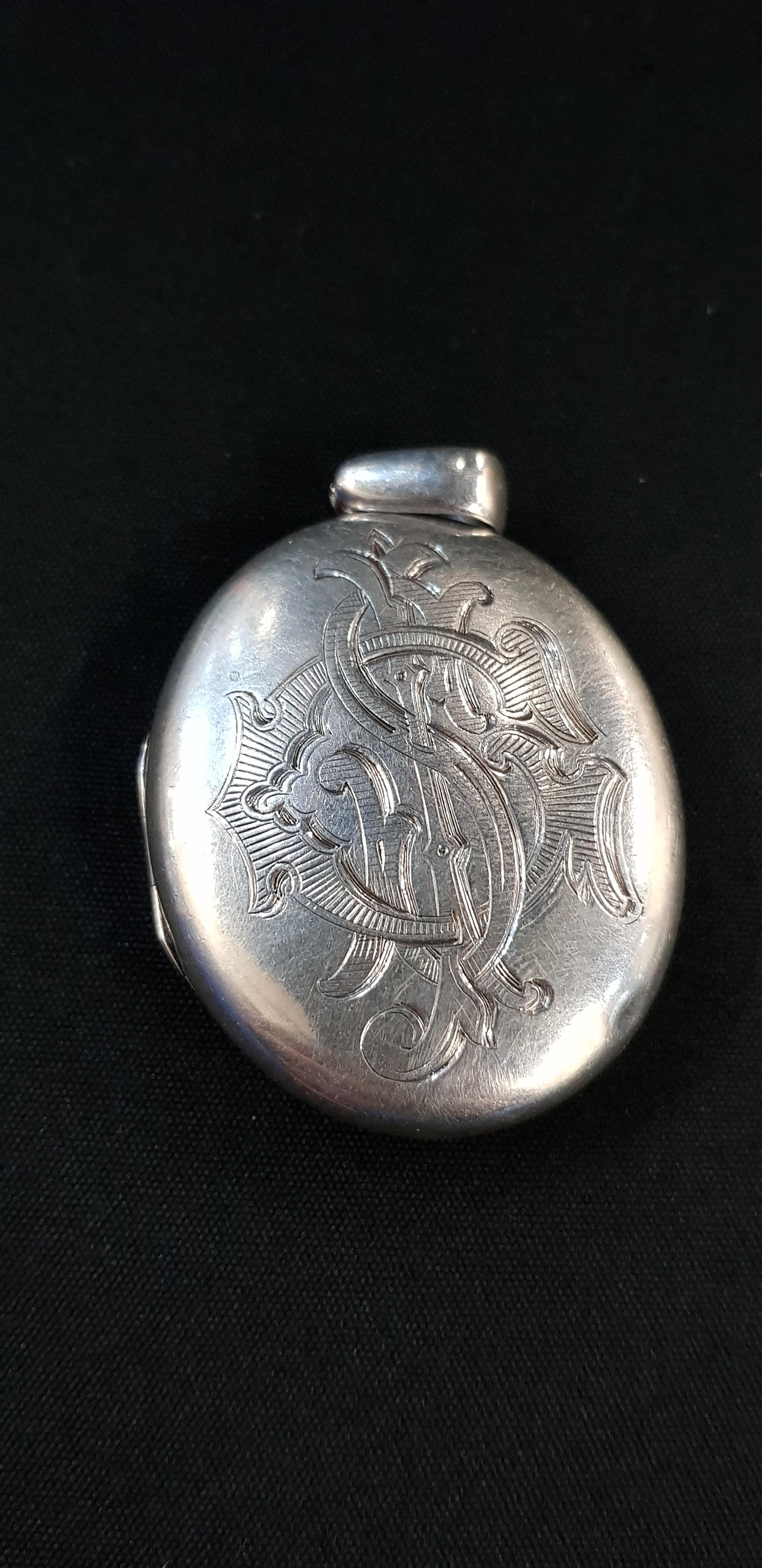 ANTIQUE SOLID SILVER LOCKET