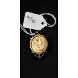 1913 SOVEREIGN IN 9CT GOLD MOUNT 11.2 GRAMS