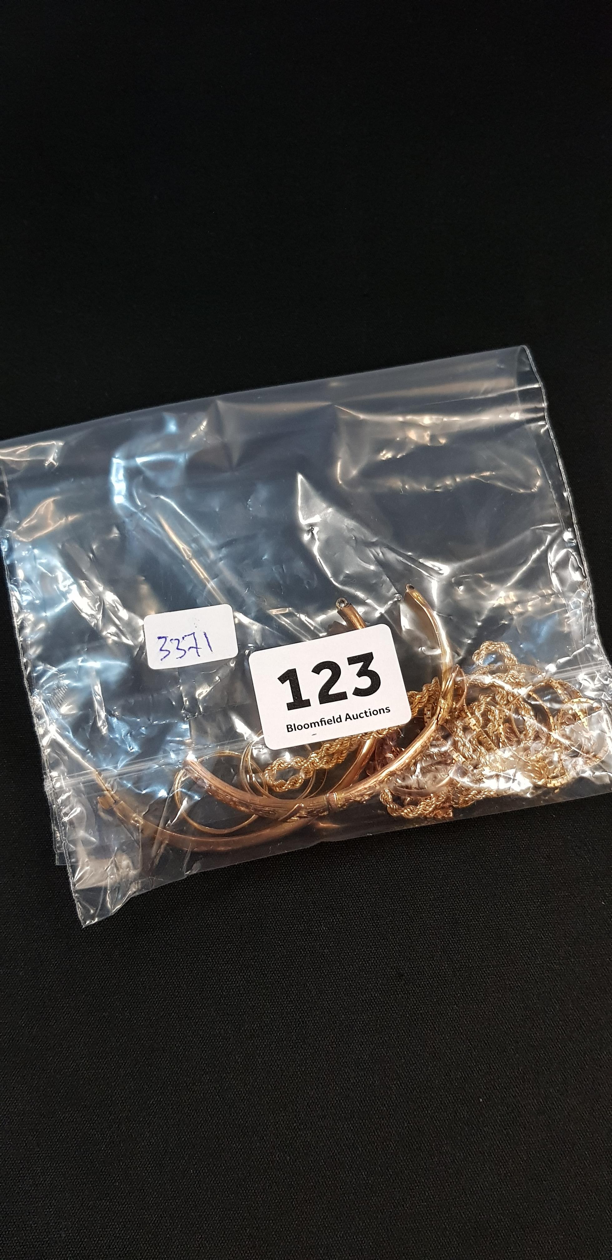 BAG OF SCRAP GOLD TO INCLUDE 9CT AND 18CT GOLD RINGS, CHAINS 25.3 GRAMS