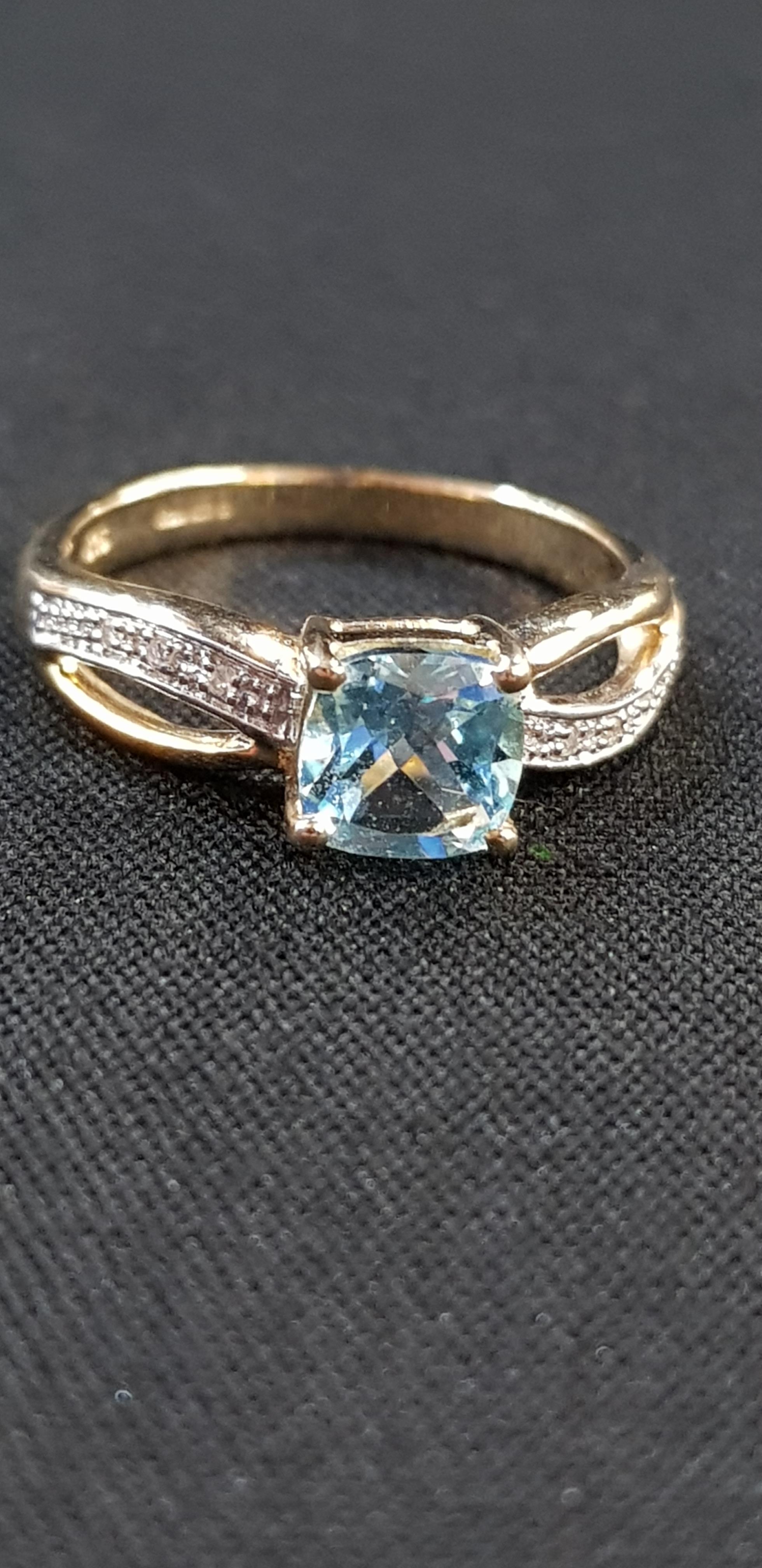 9CT GOLD DIAMOND AND BLUE TOPAZ RING