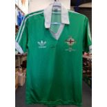 NORTHERN IRELAND FC TOP 1982 ORIGINAL REPLICA SIGNED PAT JENNINGS