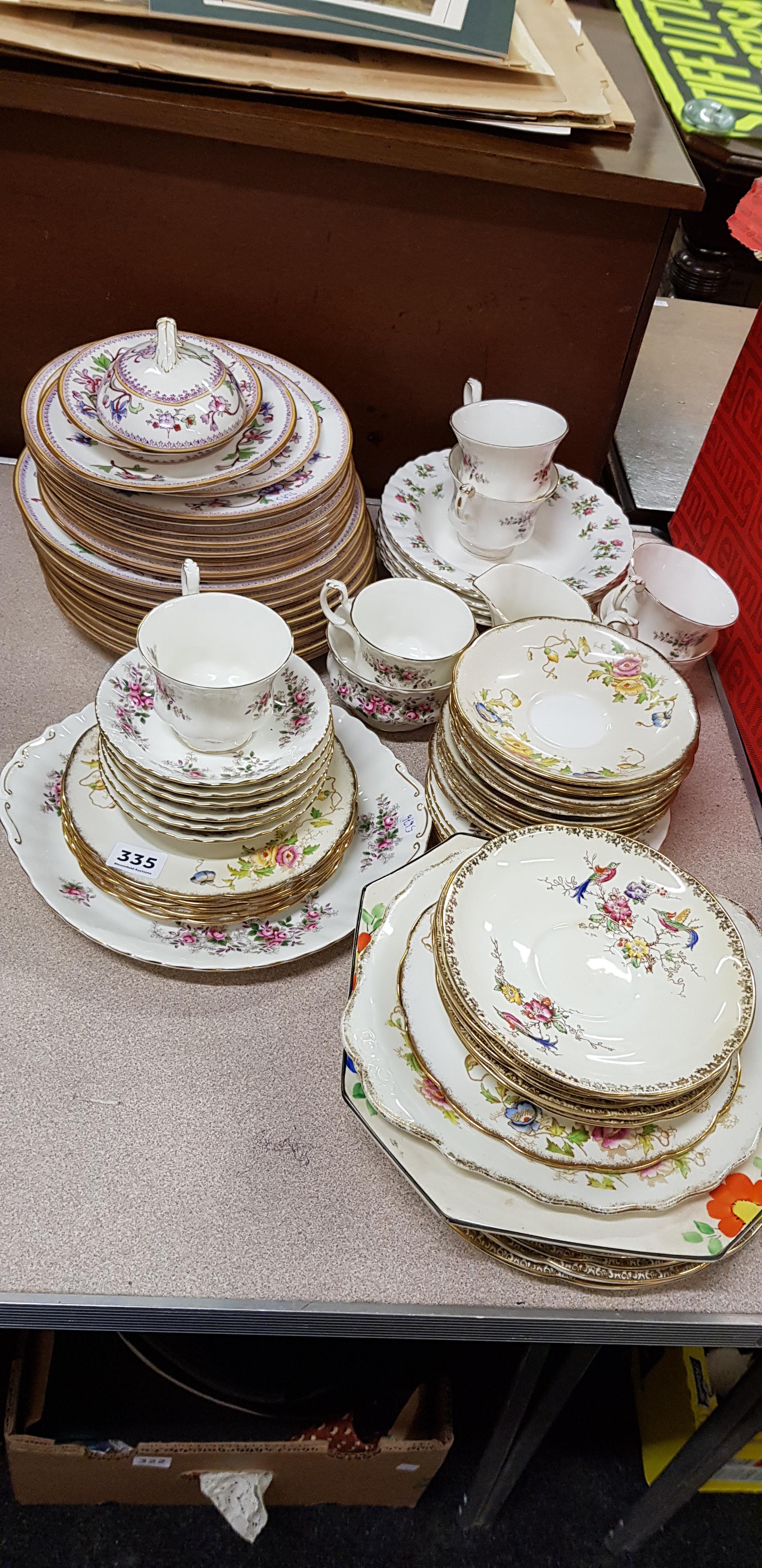 QUANTITY OF ROYAL WORCESTER PLATES AND ROYAL ALBERT LAVENDER ROSE TEASET