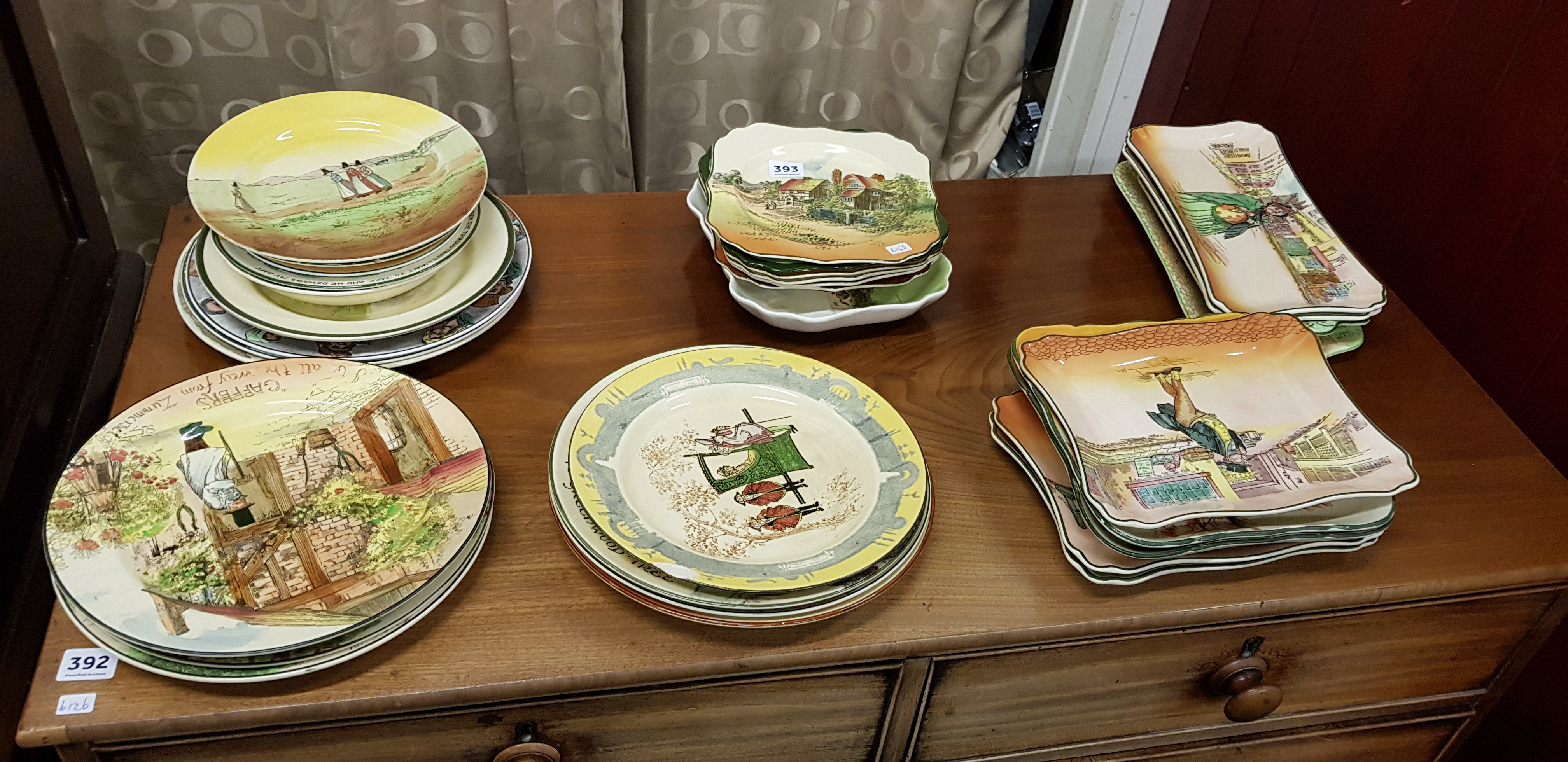 LARGE QUANTITY OF ROYAL DOULTON SERIESWARE