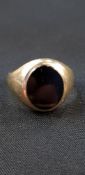 9CT GOLD ONYX RING CIRCA 7.1 GRAMS