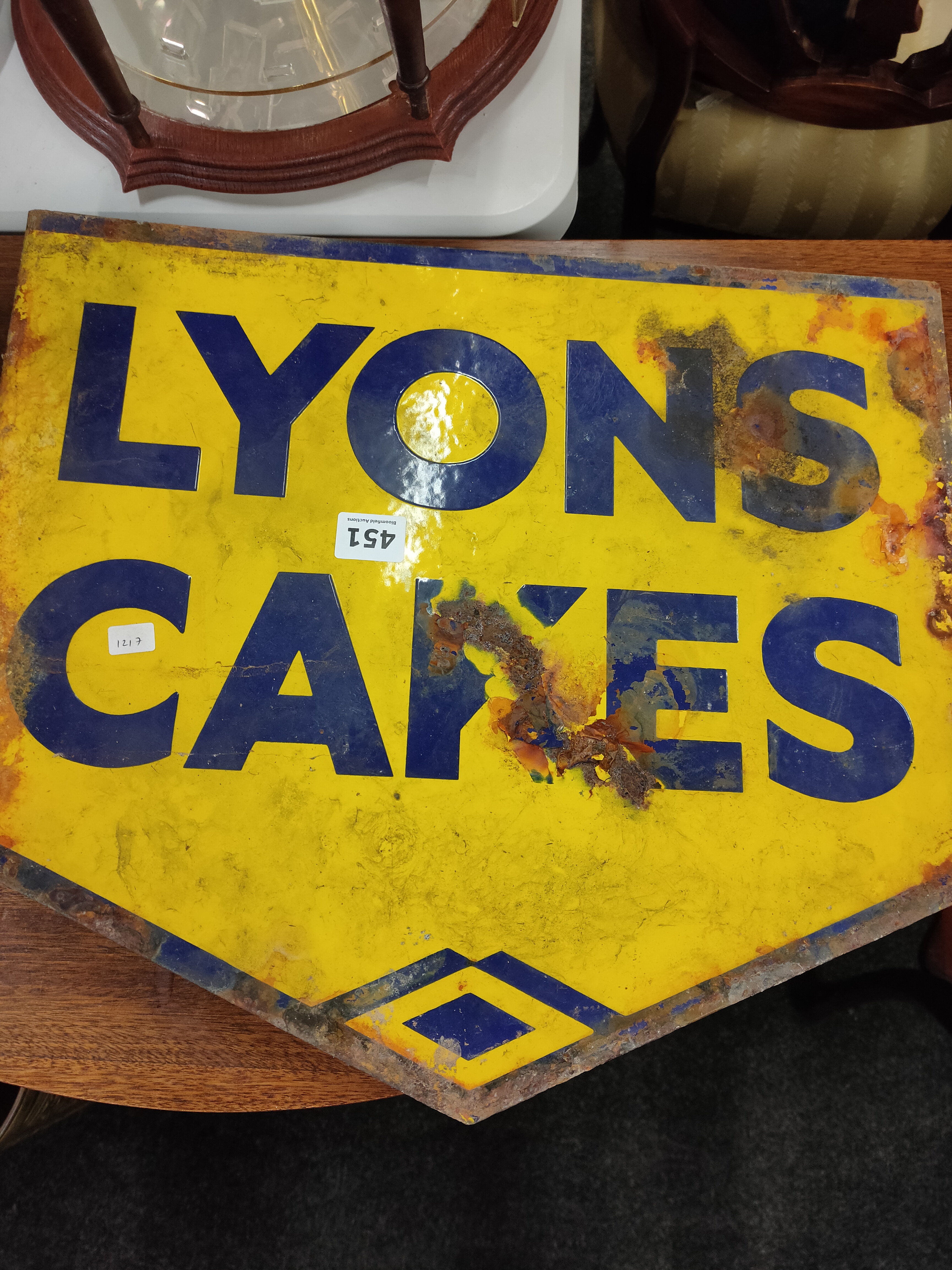 ORIGINAL LYONS CAKE SIGN