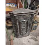 GEORGIAN CARVED CORNER CABINET