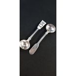 PAIR OF SOLID SILVER MUSTARD SPOONS WITH INITIALS ENGRAVED TO HANDLES 4' 28G
