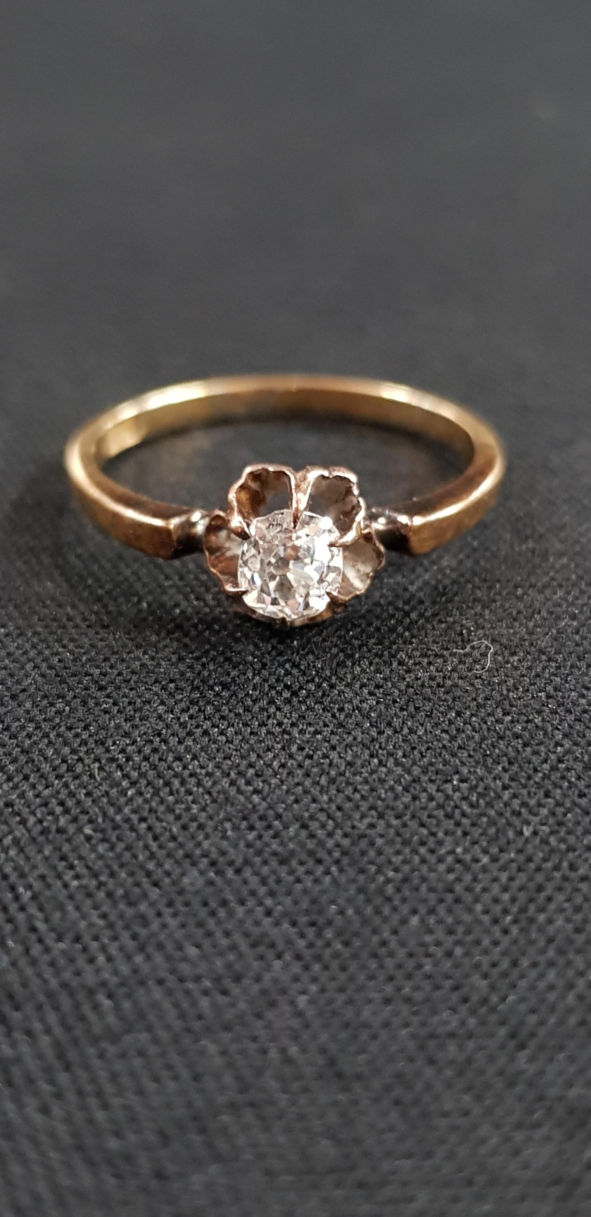 ANTIQUE 18CT GOLD DIAMOND SOLITAIRE RING