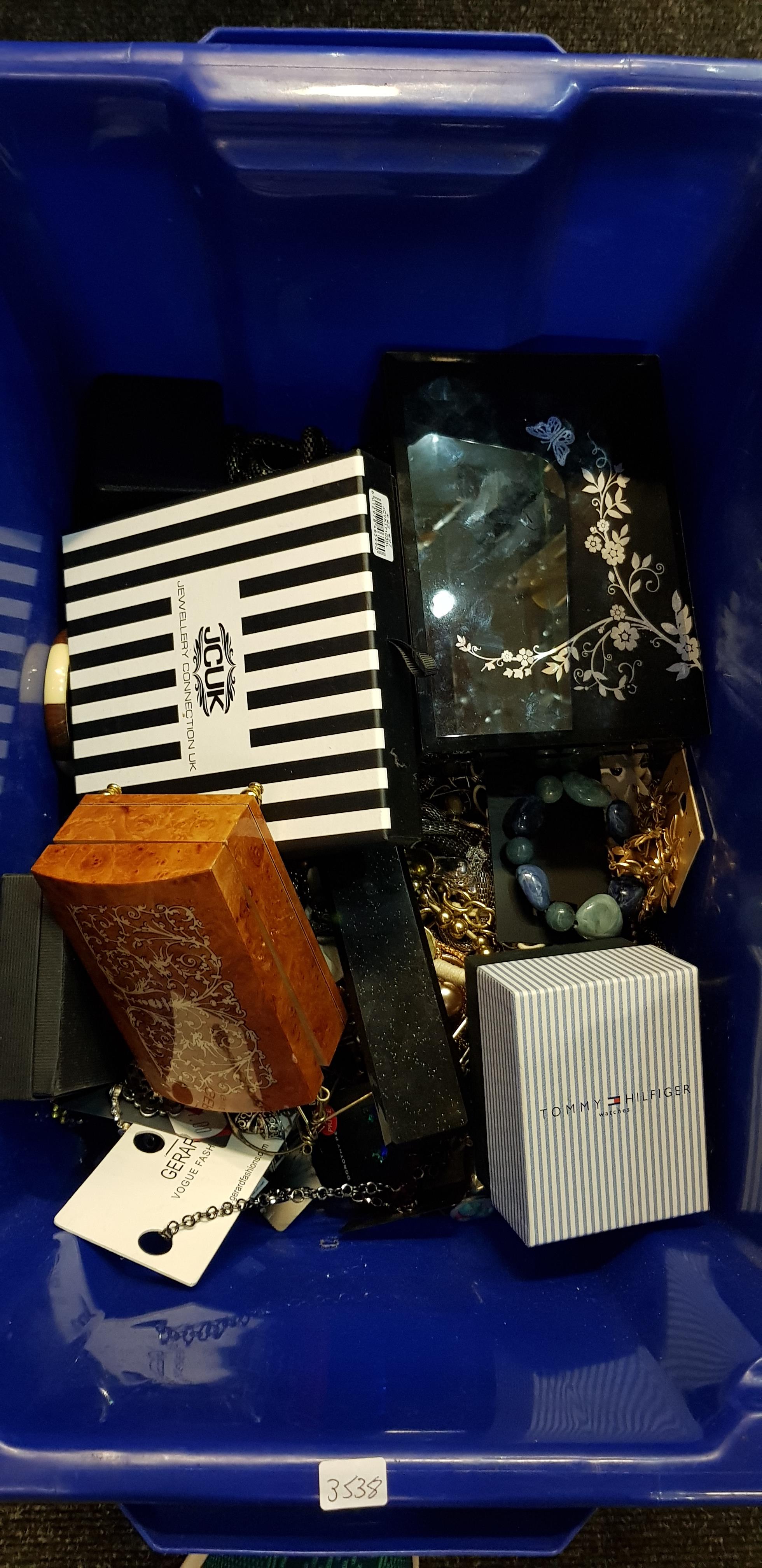 LARGE BOXLOT OF JEWELLERY TO CONTAIN SILVER