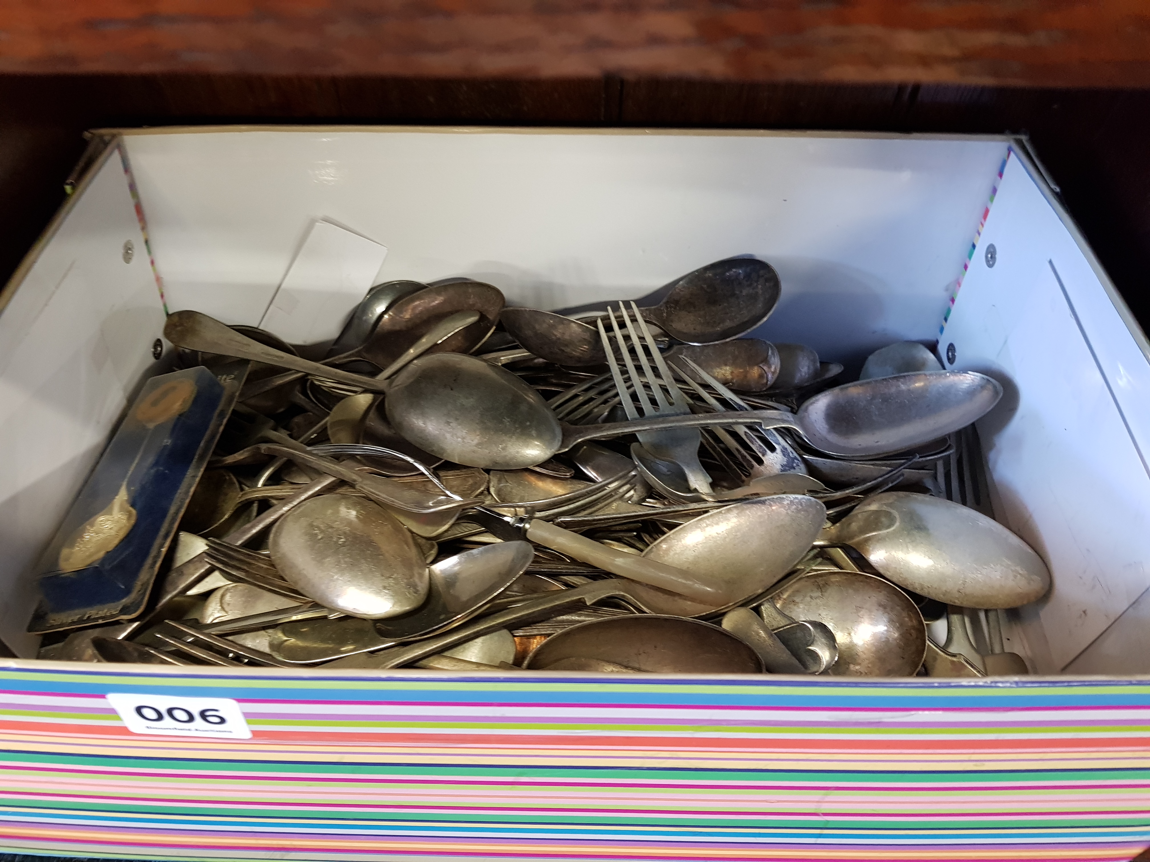 BOX OF CUTLERY