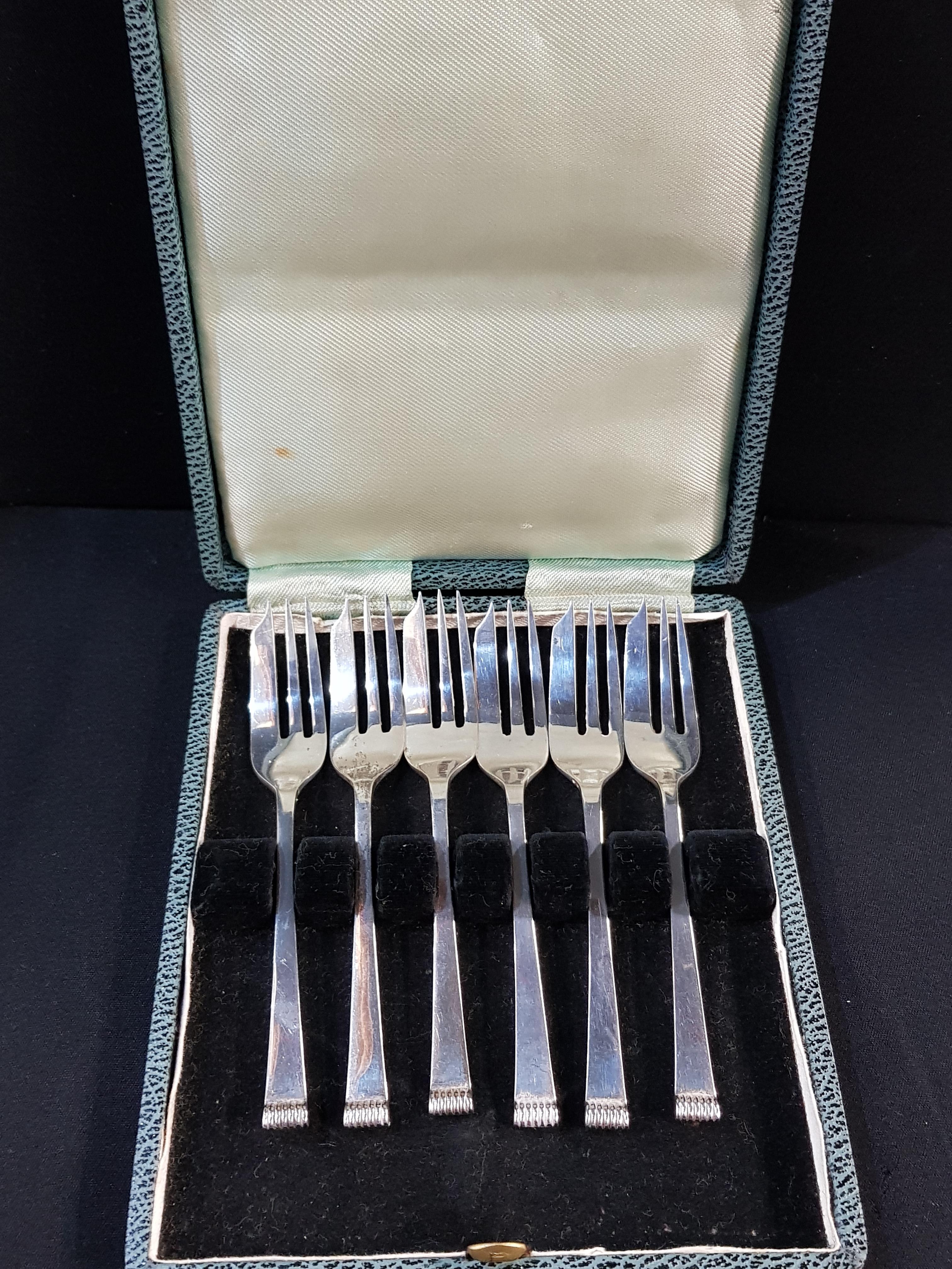 SET OF SILVER SPLADES