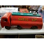 ANTIQUE TRIANG TIN PLATE SHELL-BP TOY TANKER