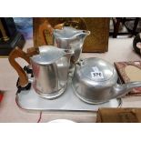 PIQUOT TEA SET