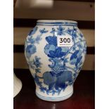 CHINESE BLUE AND WHITE VASE