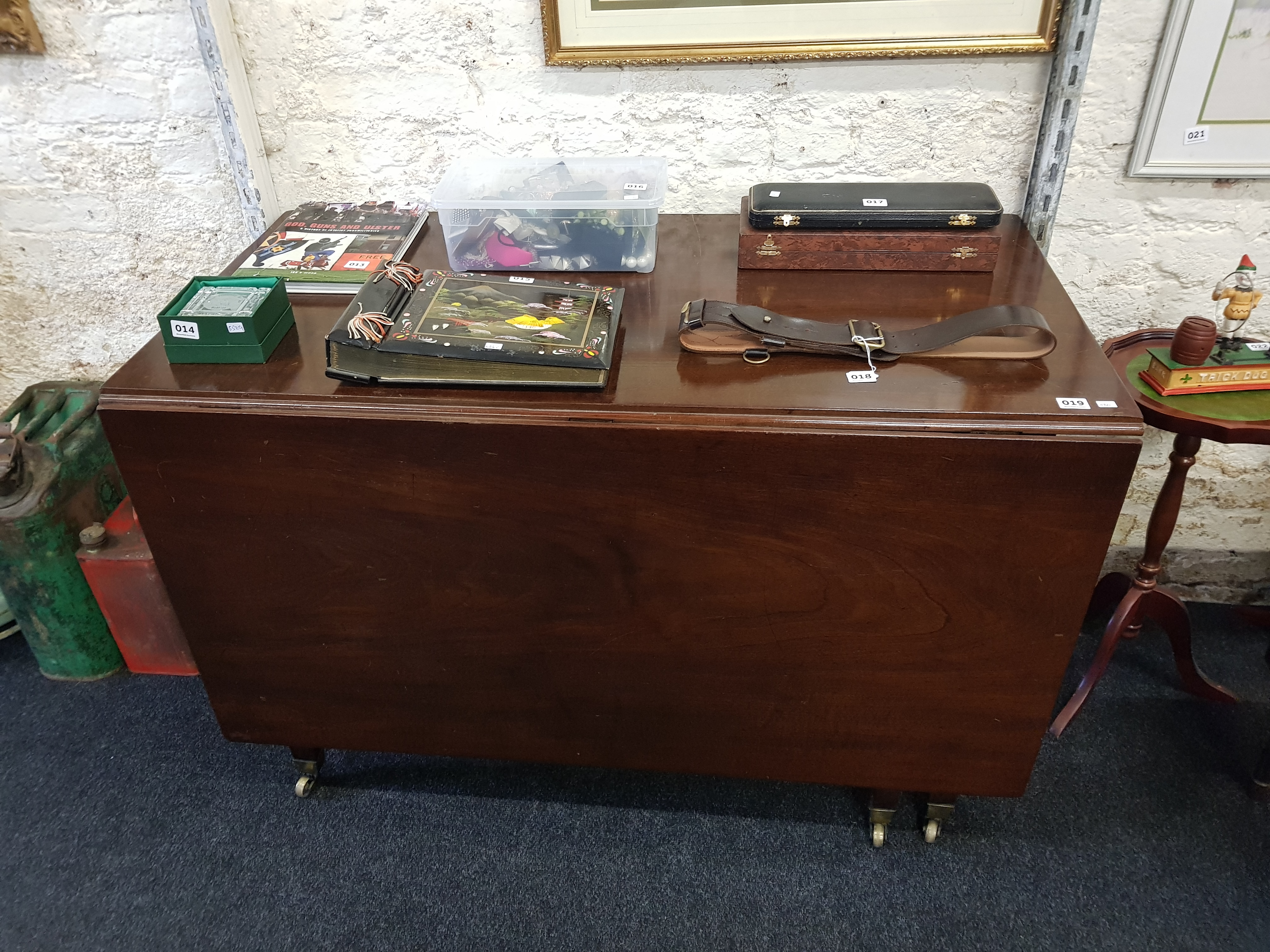 GEORGIAN DROP LEAF TABLE