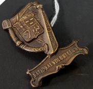 A RARE ORIGINAL NATIONAL VOLUNTEERS CAP BADGE - IRISH CIRCA 1913