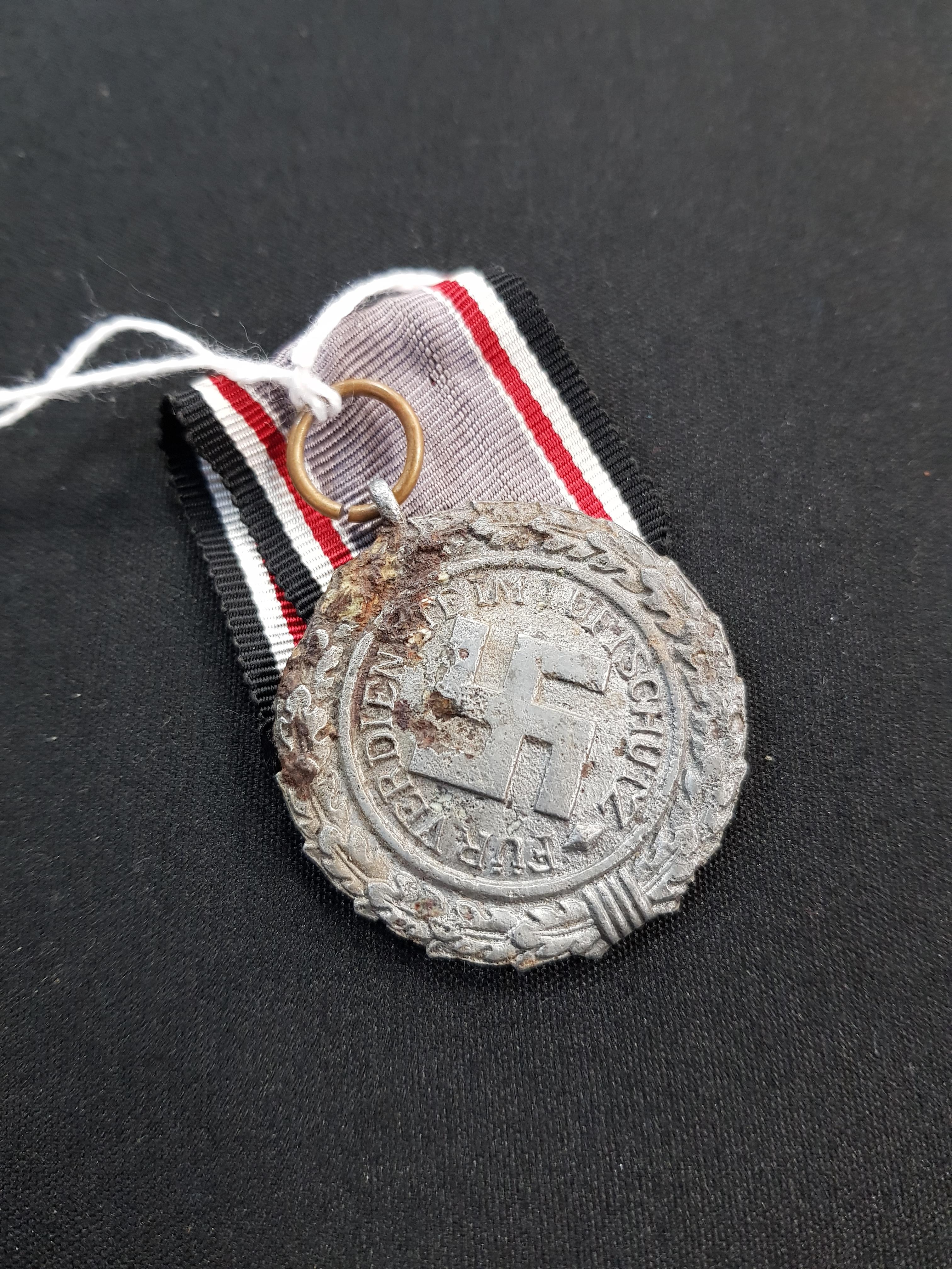 THIRD REICH LUTSHUTZ MEDAL