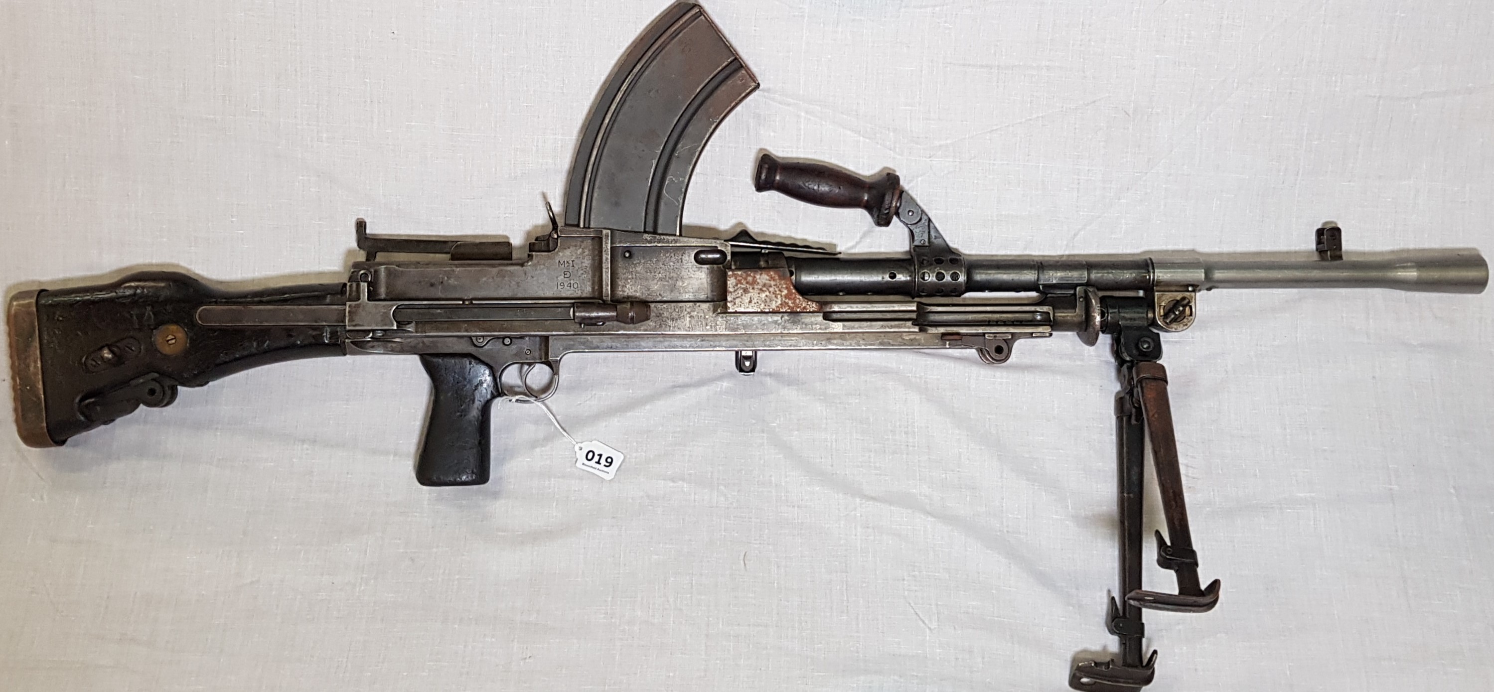 DEACTIVATED BRITISH WW2 MK1 BREN LIGHT MACHINE GUN AND BIPOD DATED 1940