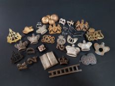 BAG OF MILITARY BADGES TO INCLUDE SEVERAL POSSIBLY SILVER QUEEN VICTORIA CROWN BADGES AND SILVER ARP