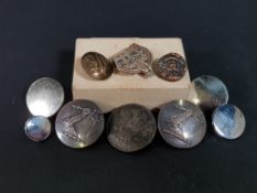 BOX OF GEORGIAN/VICTORIAN MILITARY AND LIVERY BUTTONS