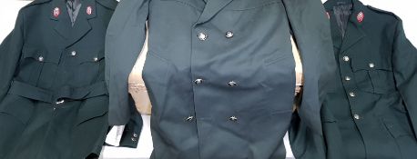 ROYAL ULSTER CONSTABULARY GREATCOAT, 2 X FULLY BADGED AND BUTTONED TUNICS AND ANTIQUE KIT BOX