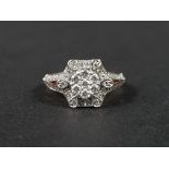 9CT GOLD CLUSTER RING 2.2G