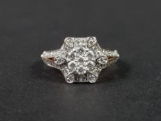 9CT GOLD CLUSTER RING 2.2G