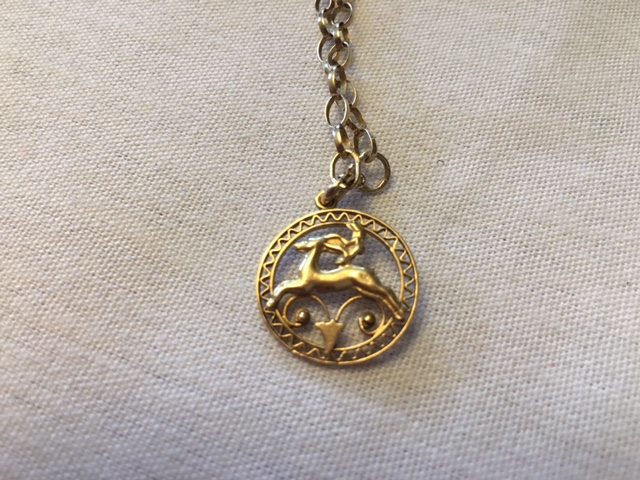 18 CARAT GOLD ARIES PENDANT ON 9 CARAT GOLD CHAIN. APPROX 4.5 GRAMS - Image 2 of 3