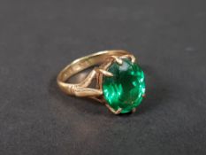 9CT GOLD GREEN STONE RING 4.2G