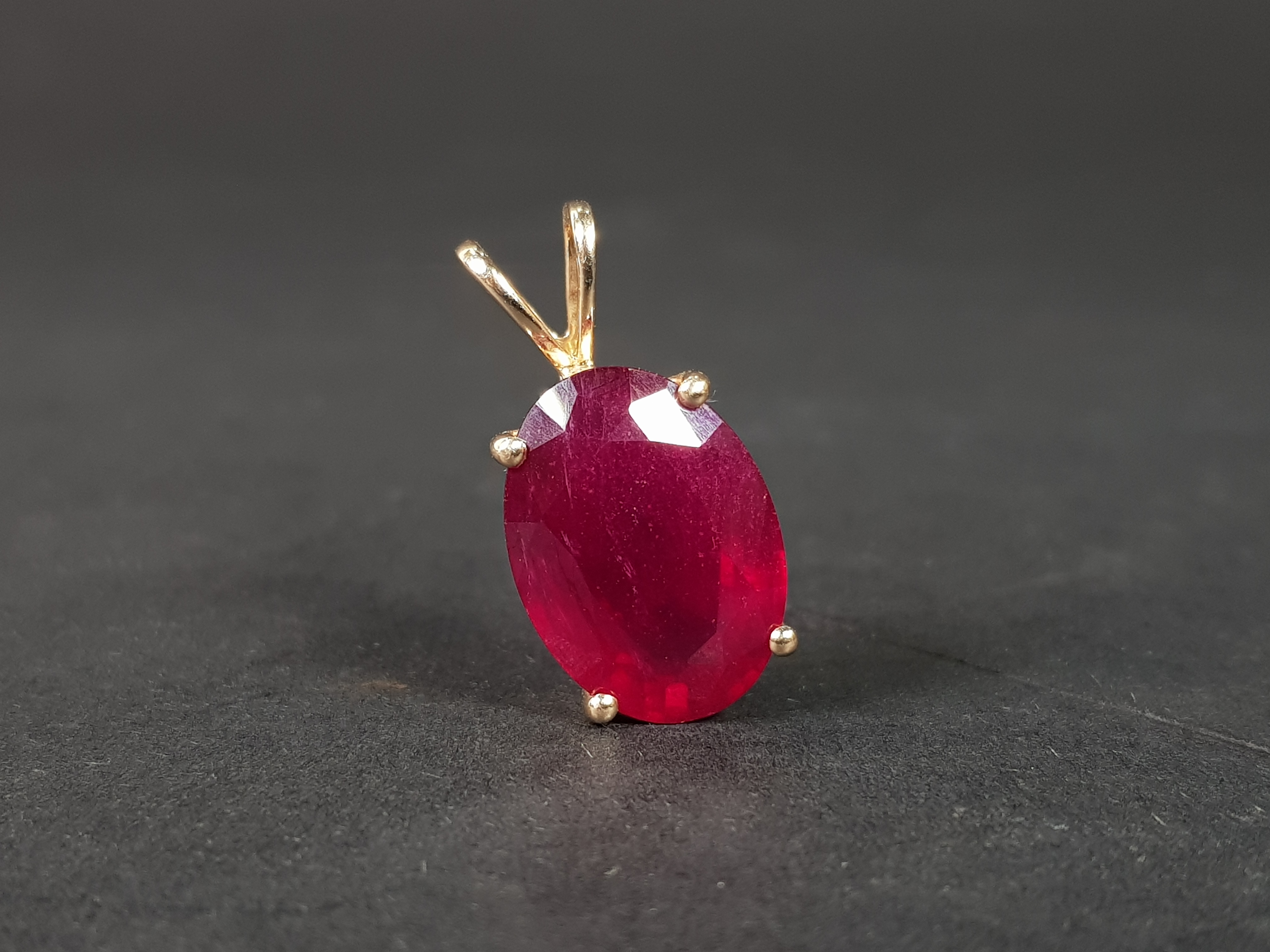 9CT GOLD RED STONE DROP 5.4G