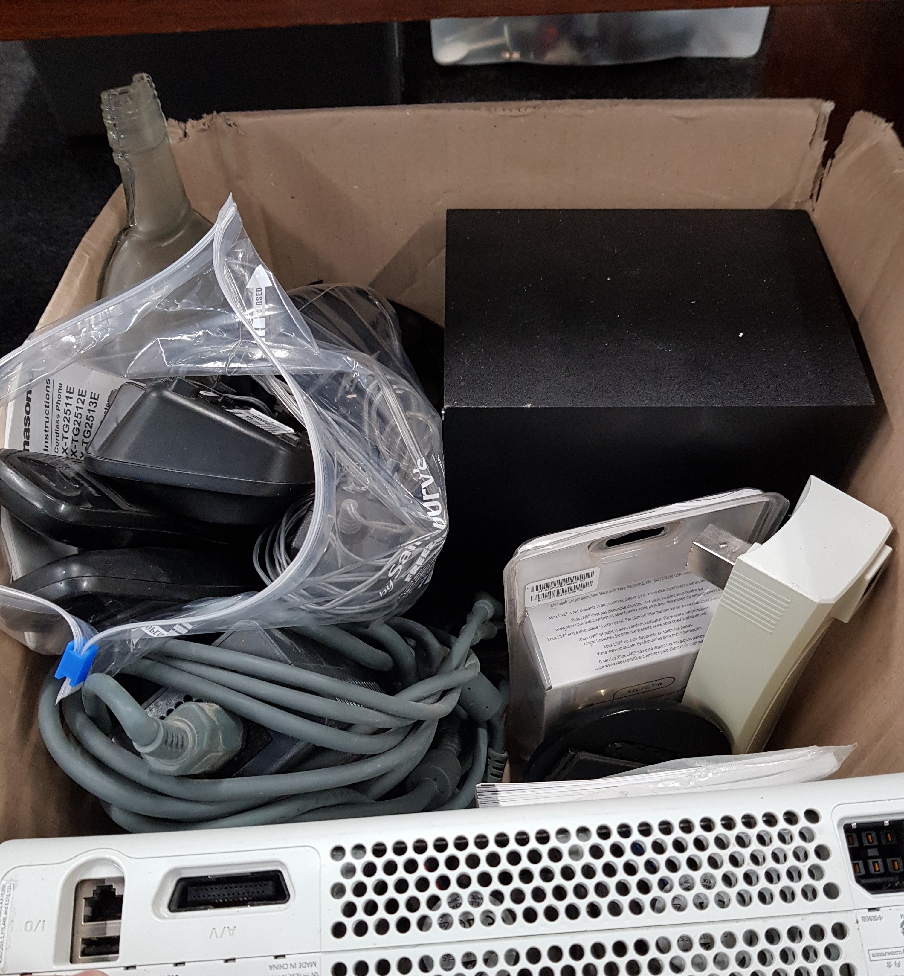 BOX LOT OF ELECTRONIC EQUIPMENT TO INCLUDE XBOX