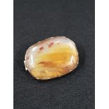 AGATE GOLD MOUNTED BROOCH