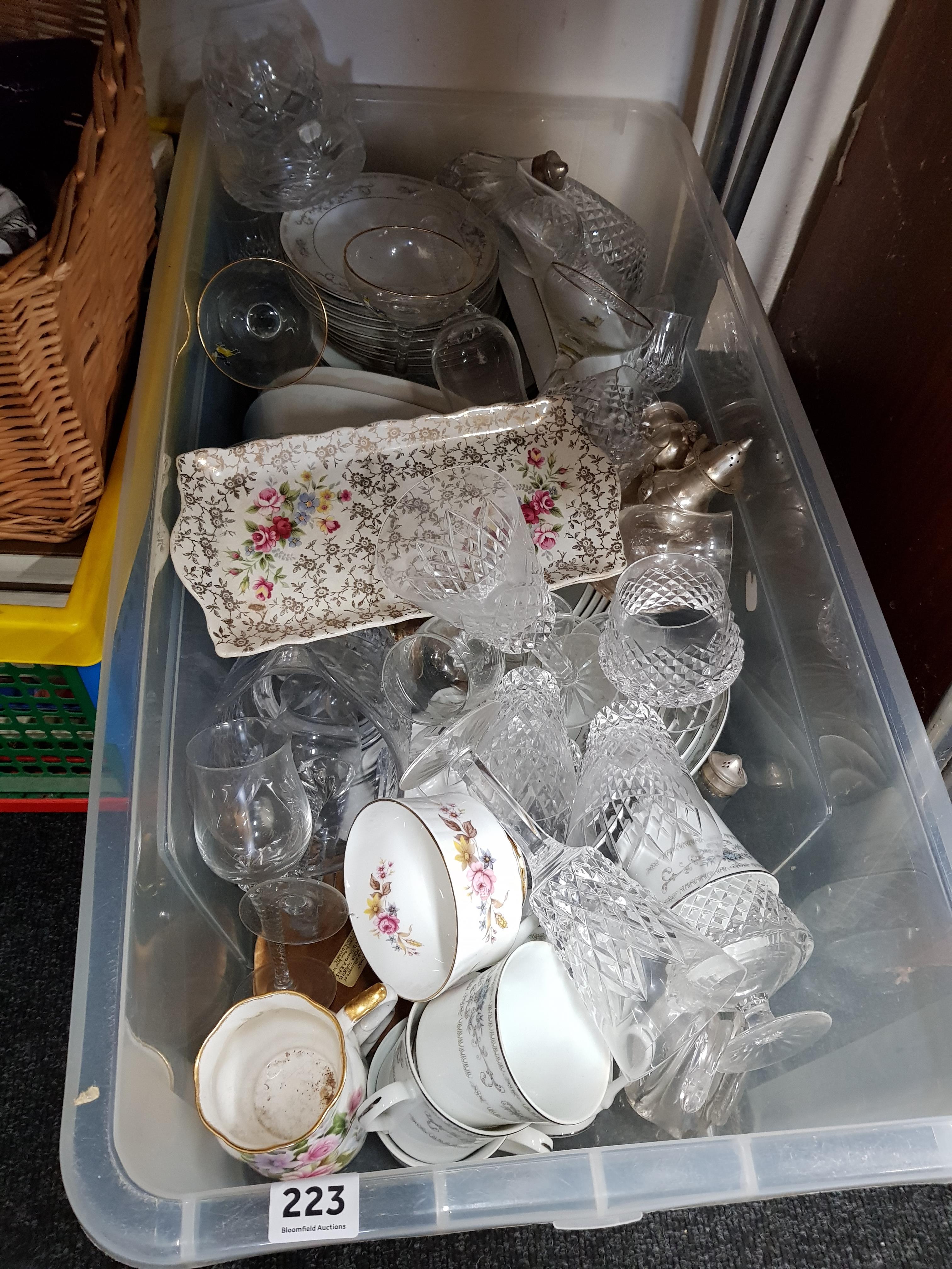 BOX LOT TO INCLUDE GLASSWARE, CHINA ETC