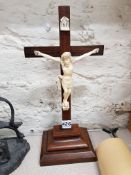 EARLY 19TH CENTURY DIEPPE IVORY CRUCIFIX ON GILTWOOD AND COMPOSITION SHELF