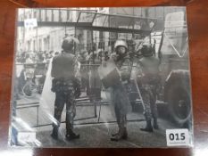 ORIGINAL NORTHERN IRELAND TROUBLES OPERATION BANNER PHOTOGRAPH SHOWING 3 MEMBERS OF THE BRITISH ARMY